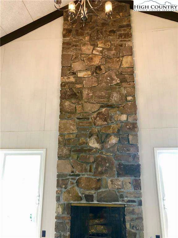 Image number 18 for the current listing
