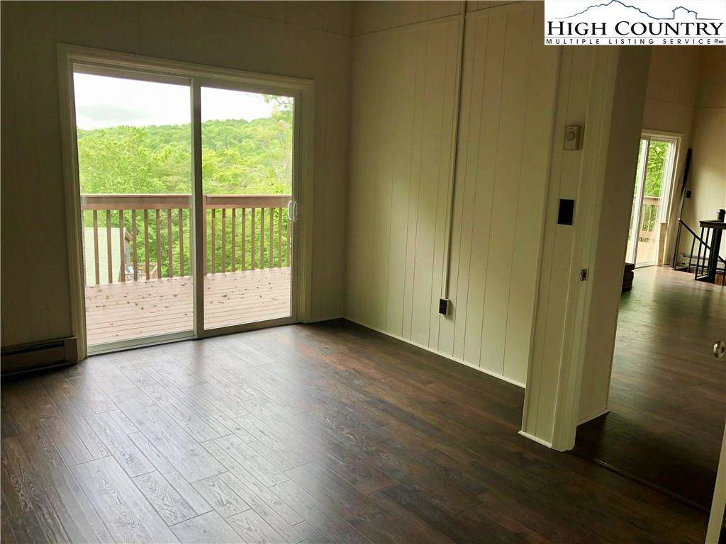 Image number 17 for the current listing