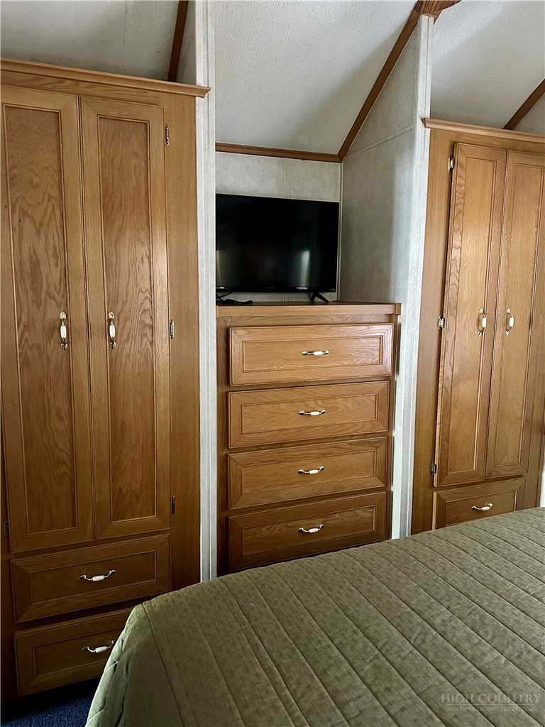 Image number 9 for the current listing