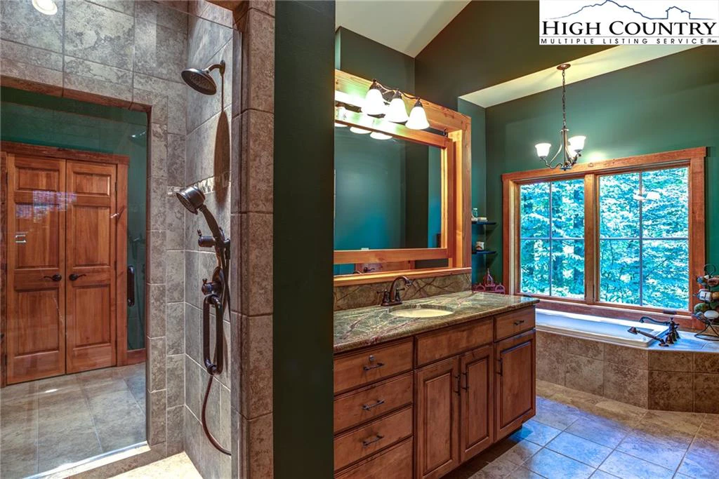 Image number 3 for the current listing