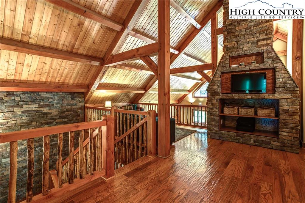 Image number 5 for the current listing