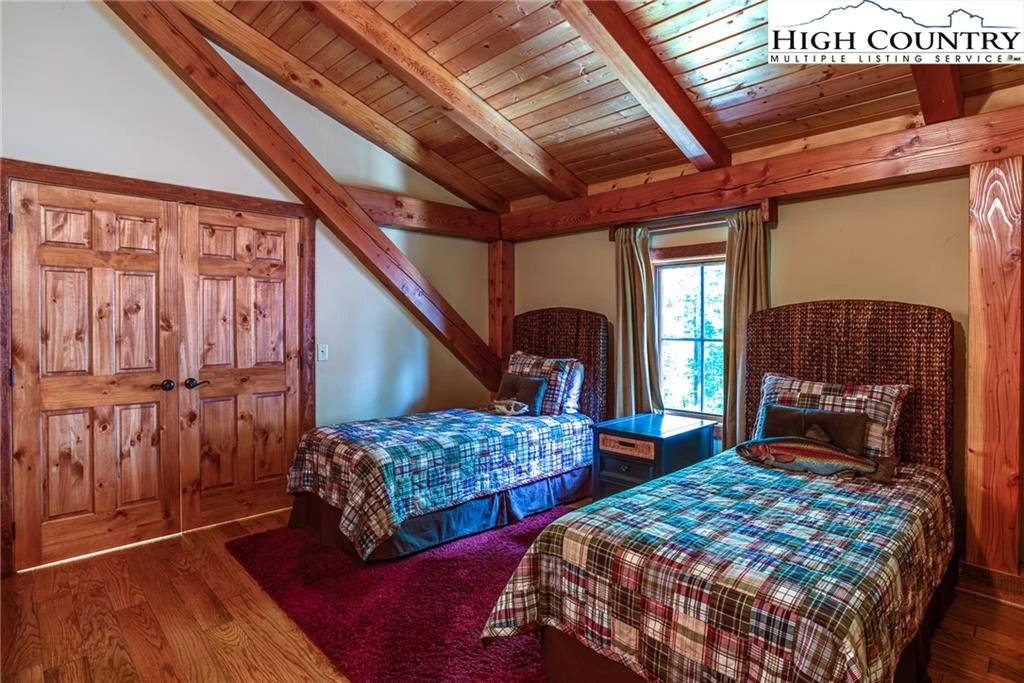 Image number 2 for the current listing