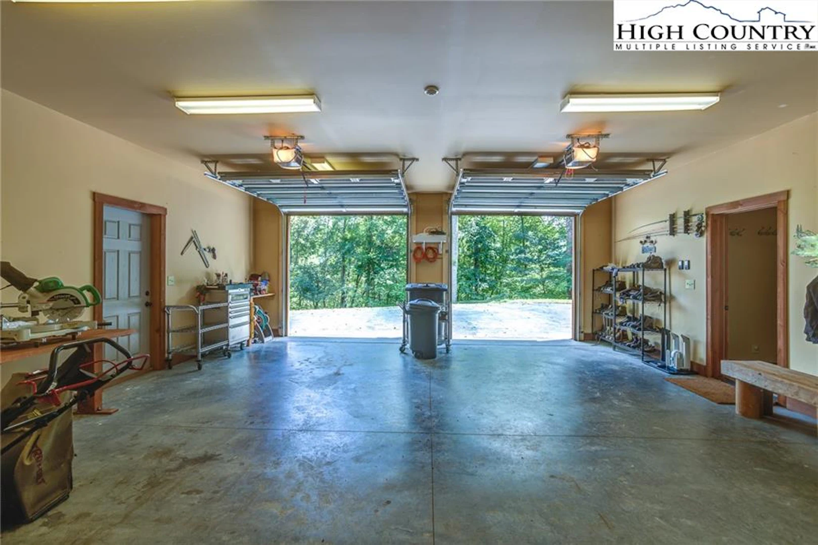 Image number 17 for the current listing