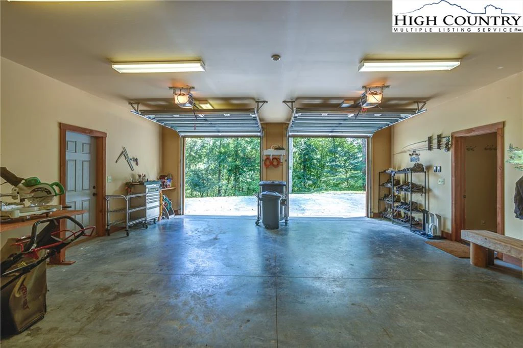 Image number 17 for the current listing
