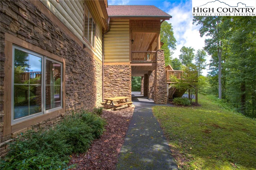 Image number 20 for the current listing