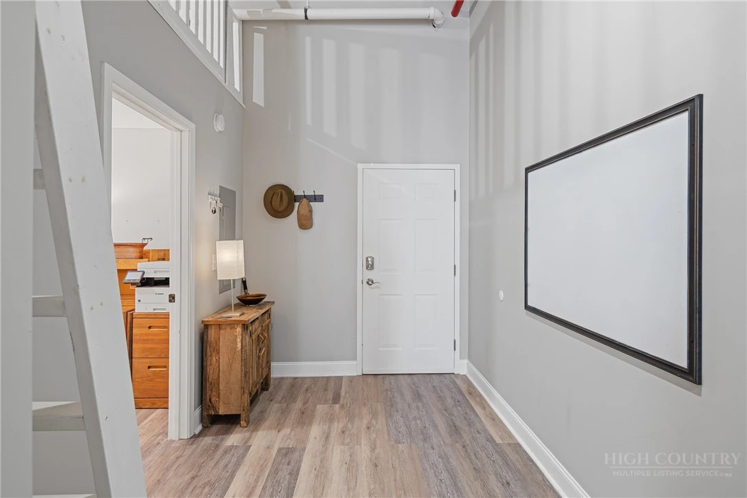 Image number 4 for the current listing