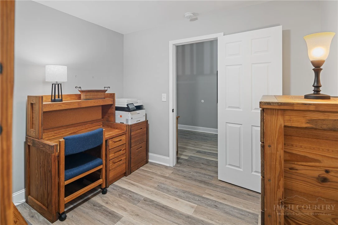 Image number 6 for the current listing