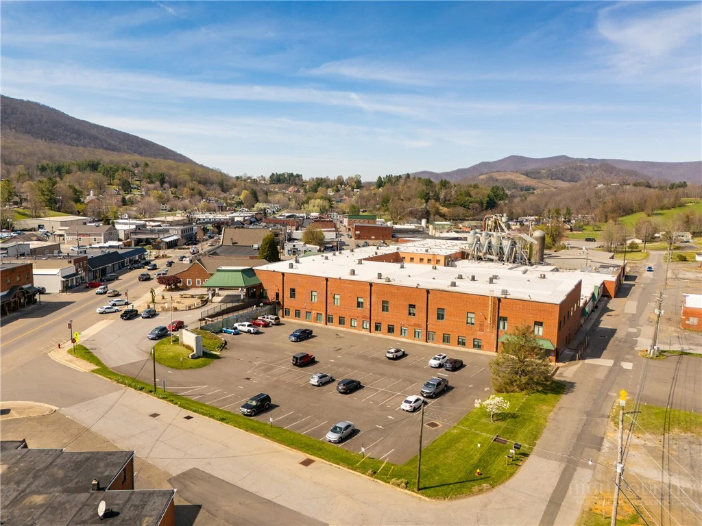 Image number 1 for the current listing