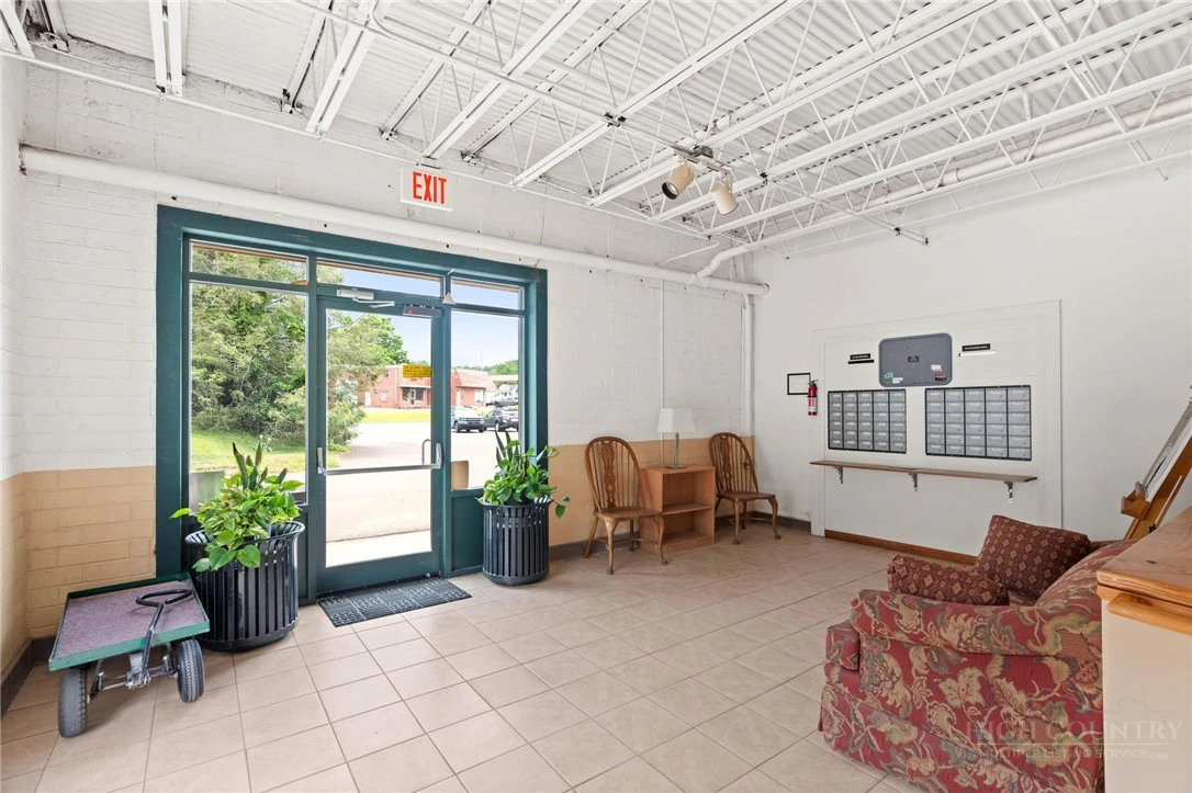 Image number 12 for the current listing