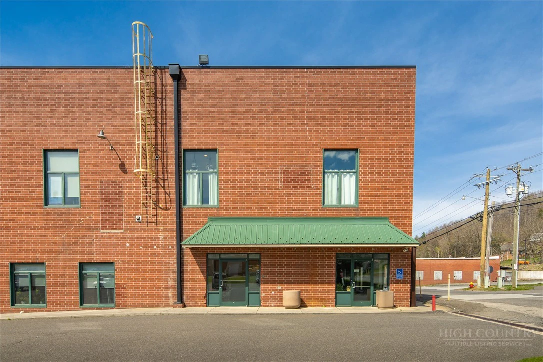 Image number 11 for the current listing