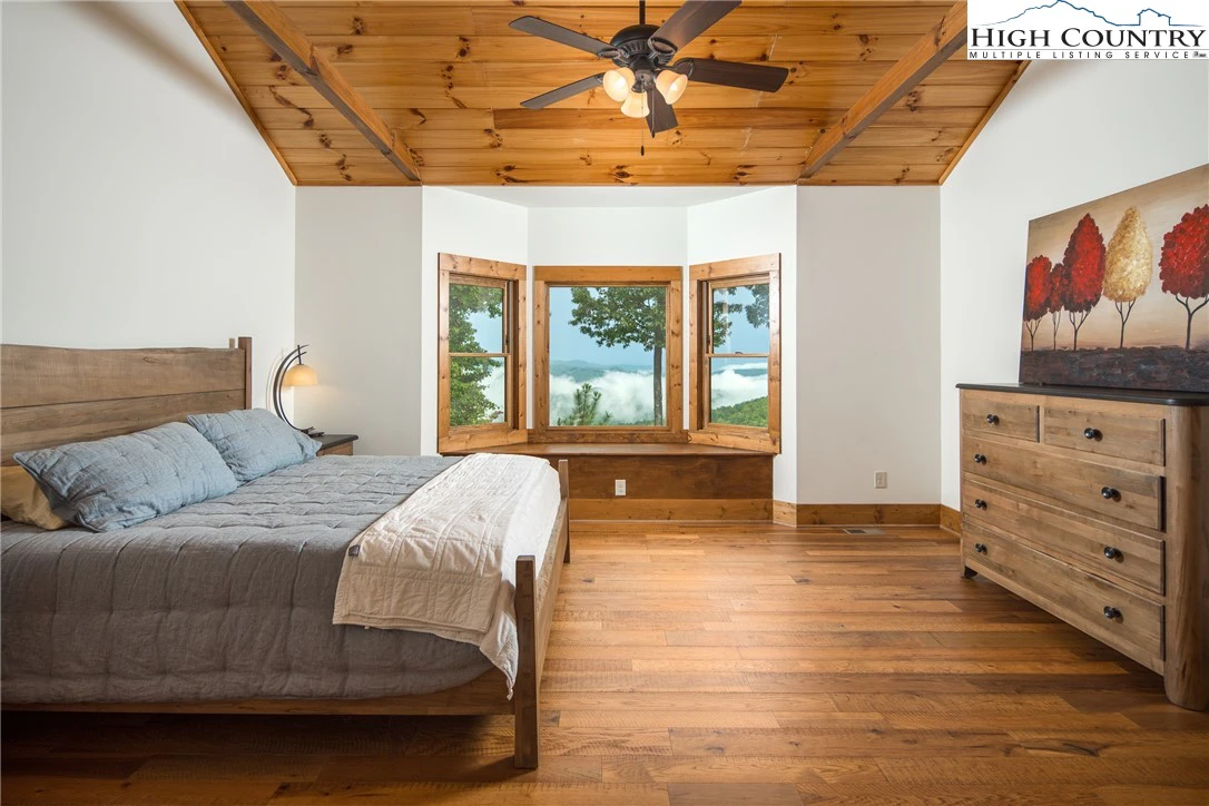 Image number 44 for the current listing