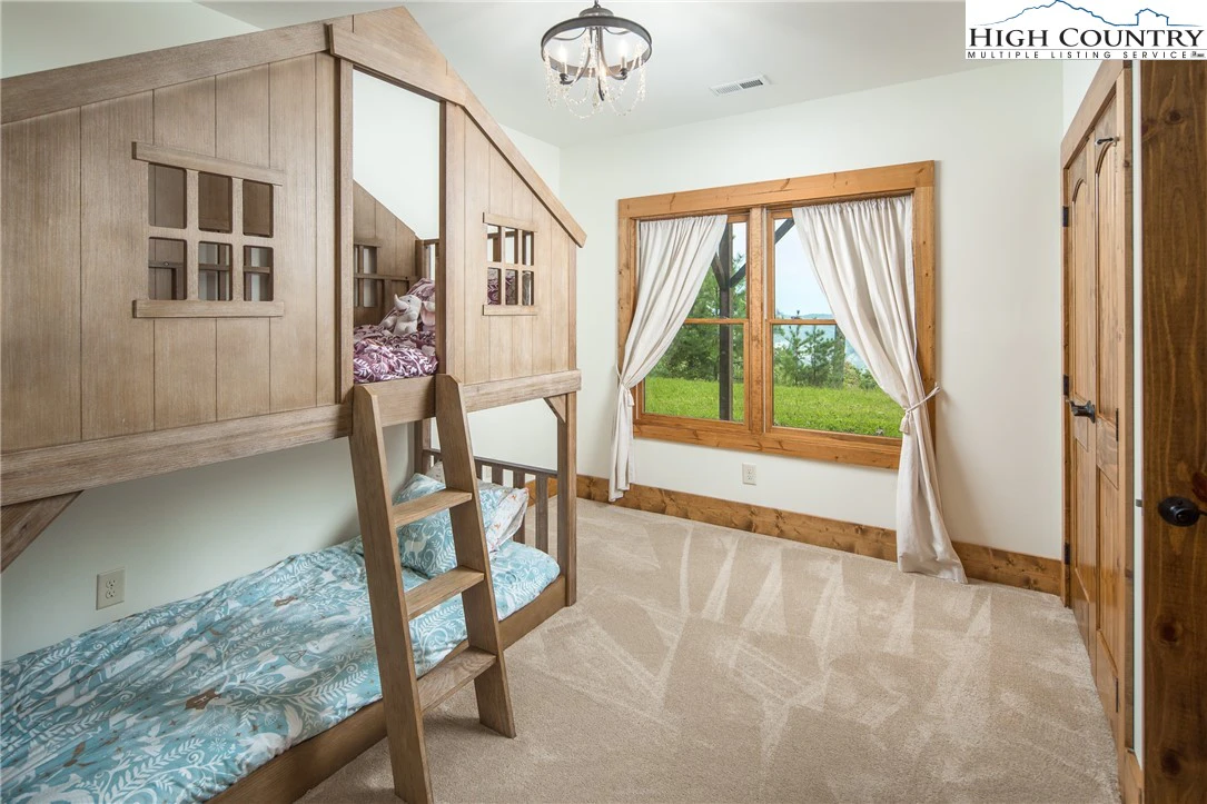 Image number 5 for the current listing