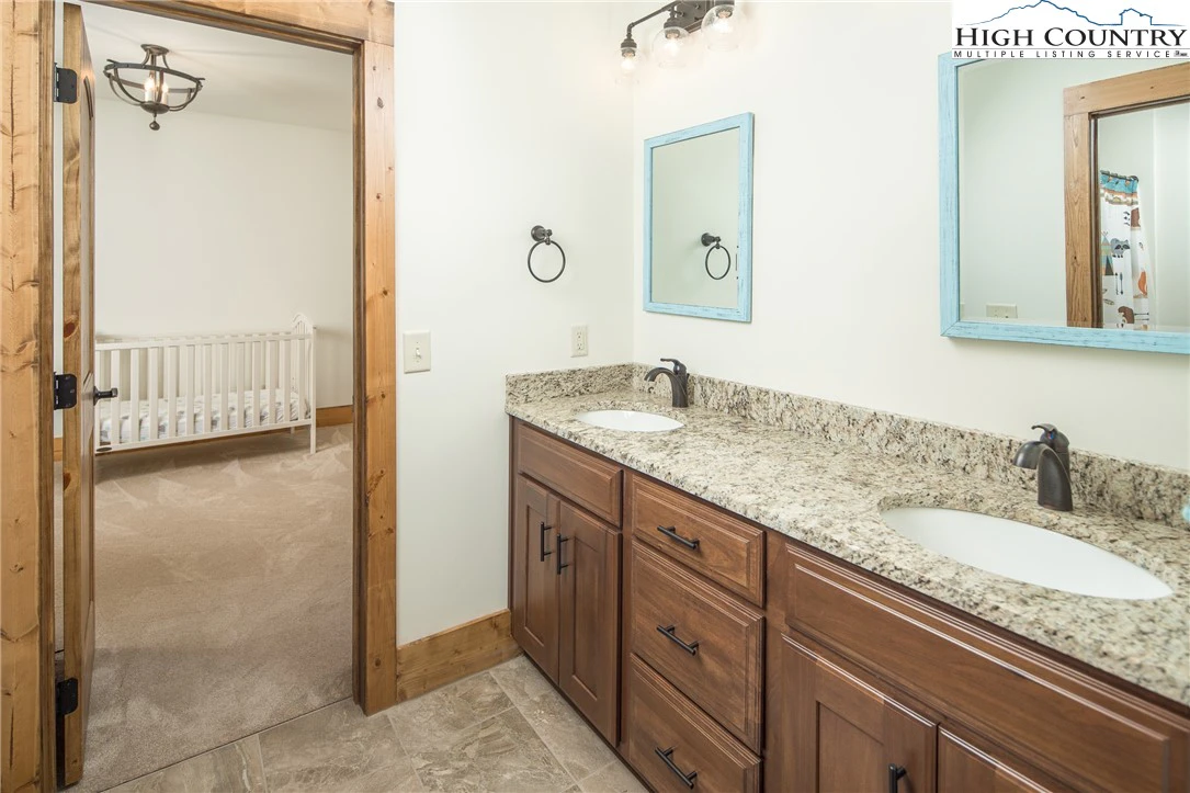 Image number 6 for the current listing