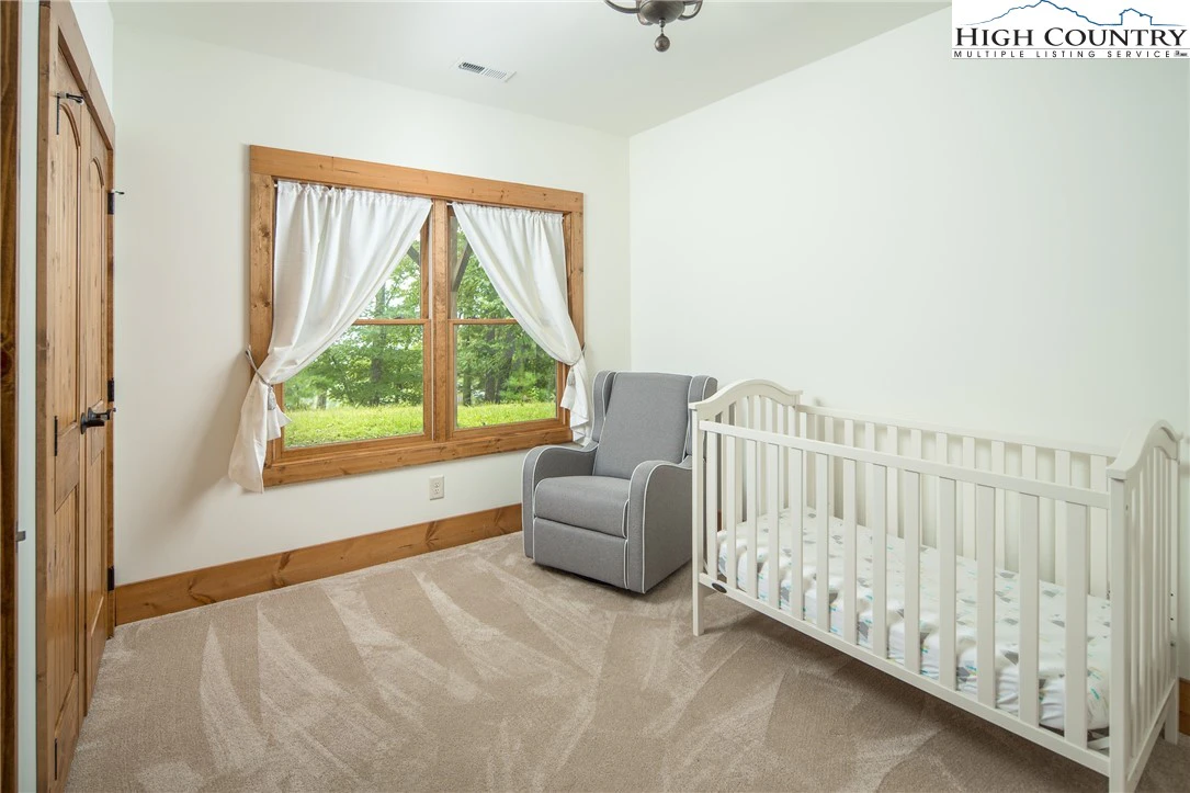 Image number 7 for the current listing