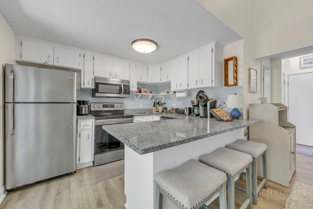 Image number 1 for the current listing