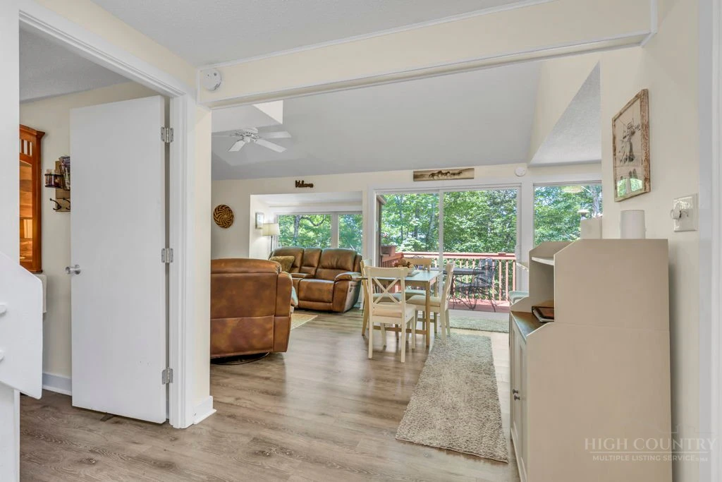 Image number 6 for the current listing