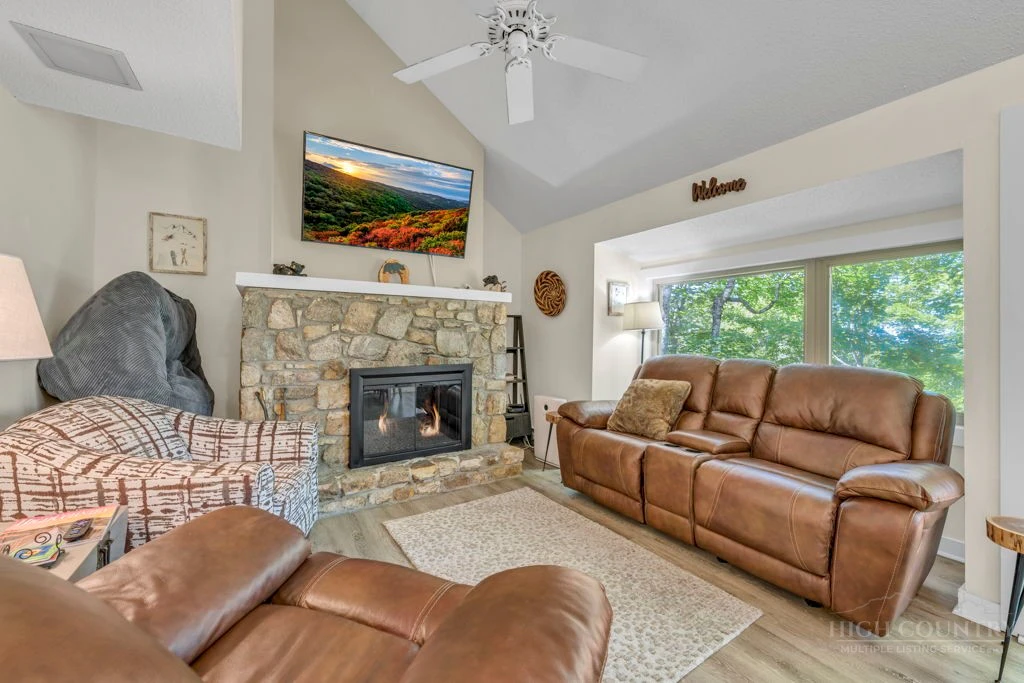 Image number 8 for the current listing