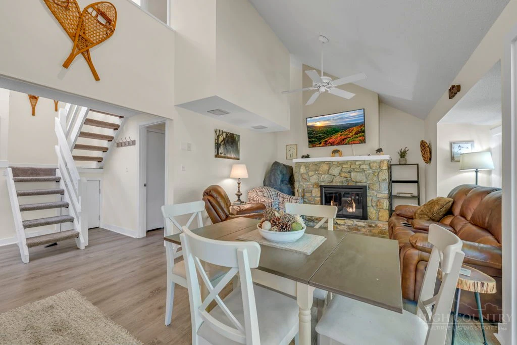 Image number 11 for the current listing