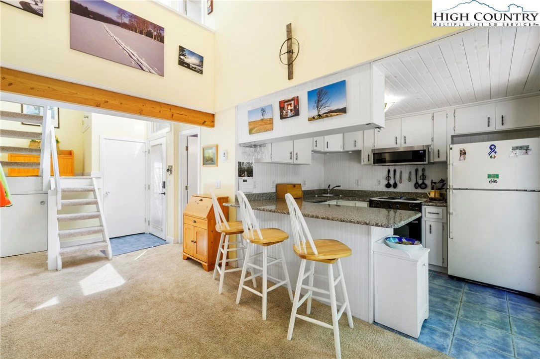 Image number 16 for the current listing