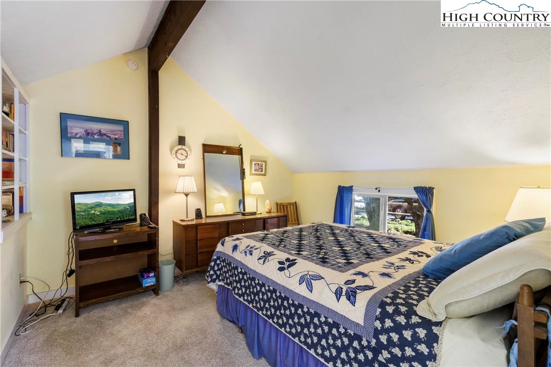 Image number 12 for the current listing