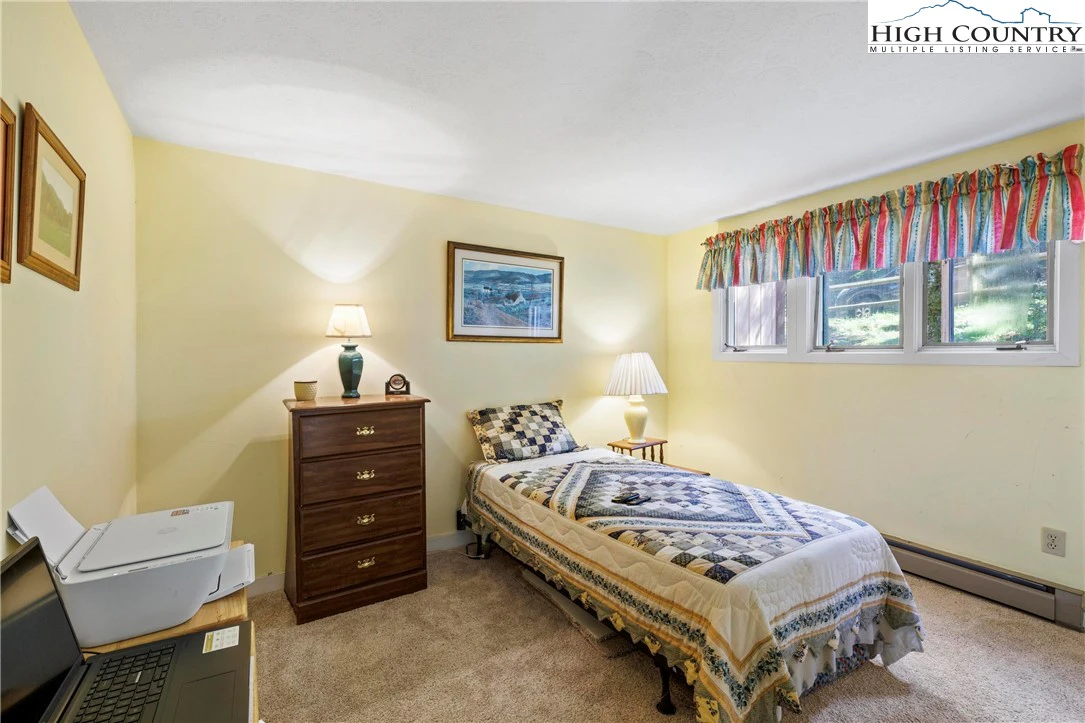 Image number 7 for the current listing