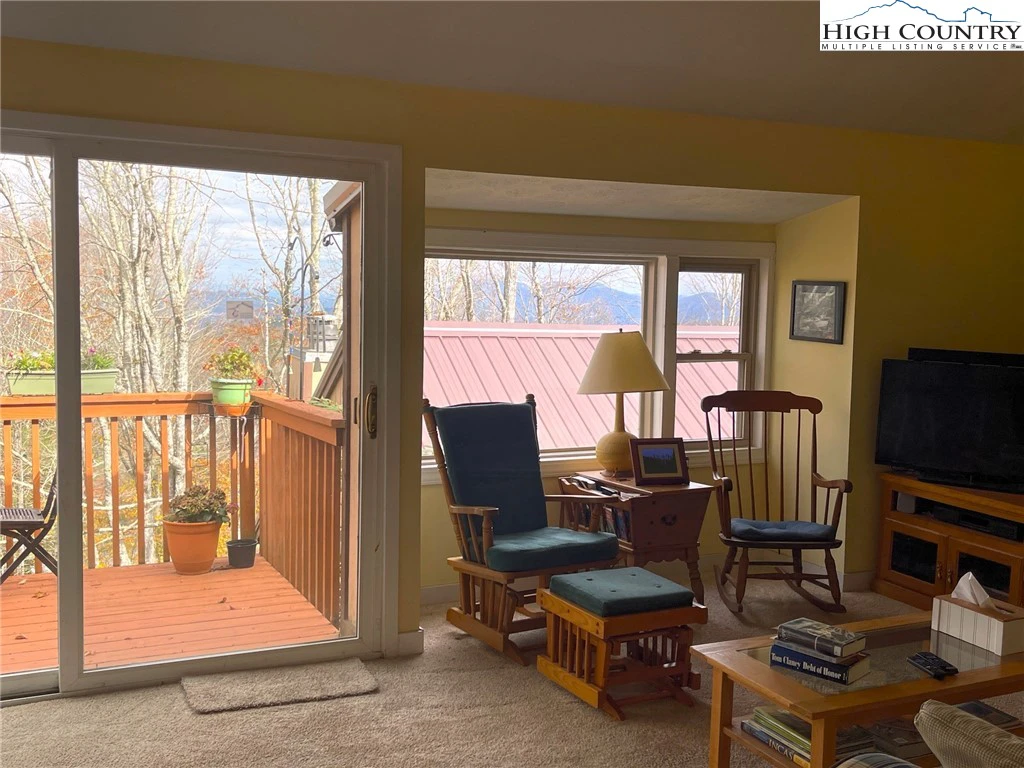 Image number 19 for the current listing