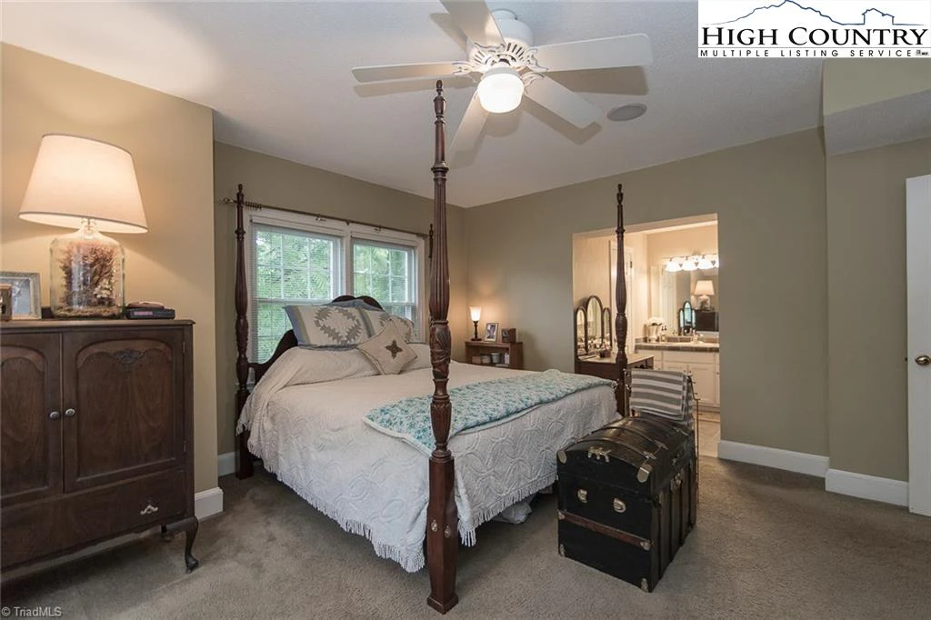 Image number 21 for the current listing