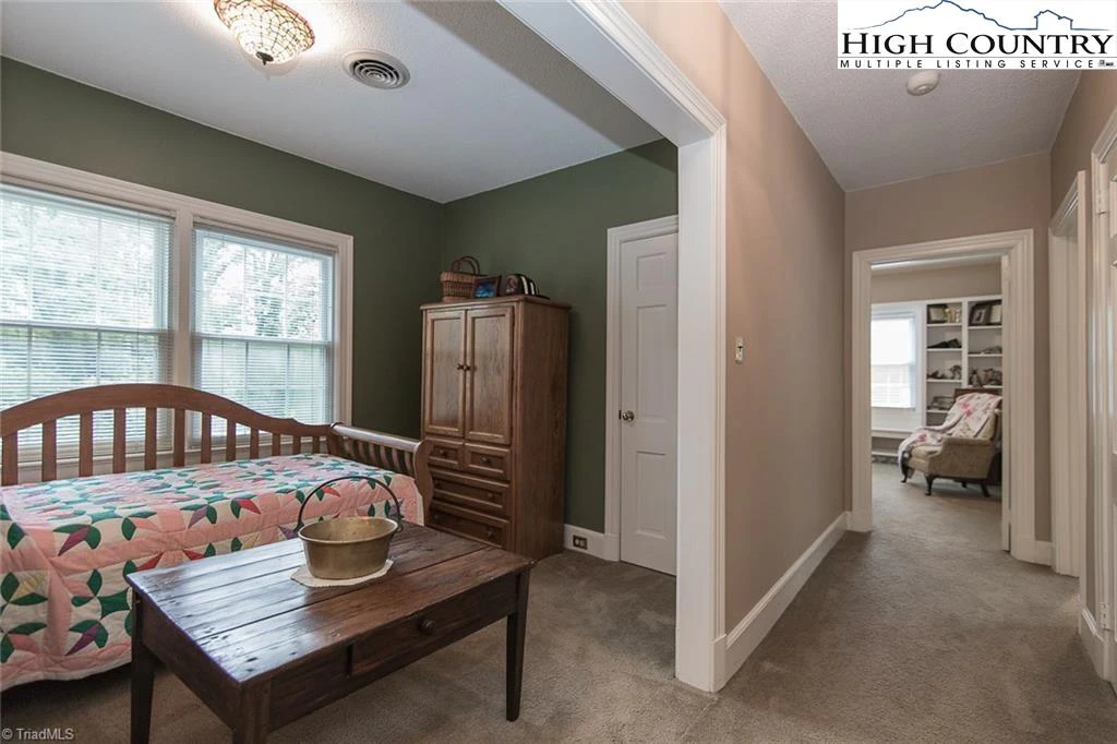 Image number 2 for the current listing