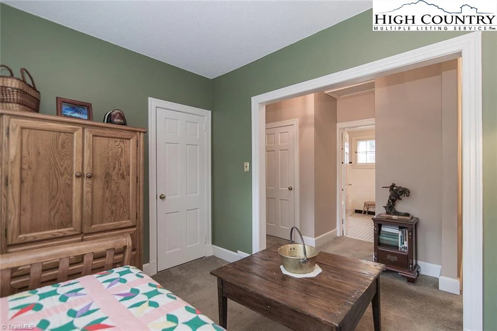 Image number 16 for the current listing