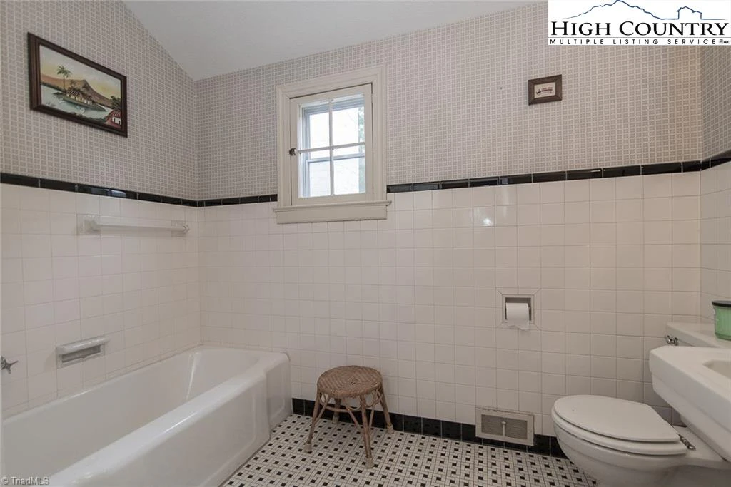 Image number 15 for the current listing