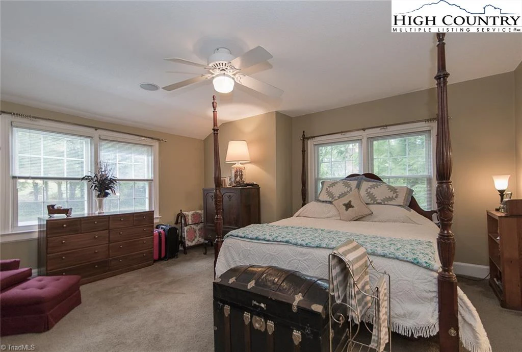 Image number 11 for the current listing