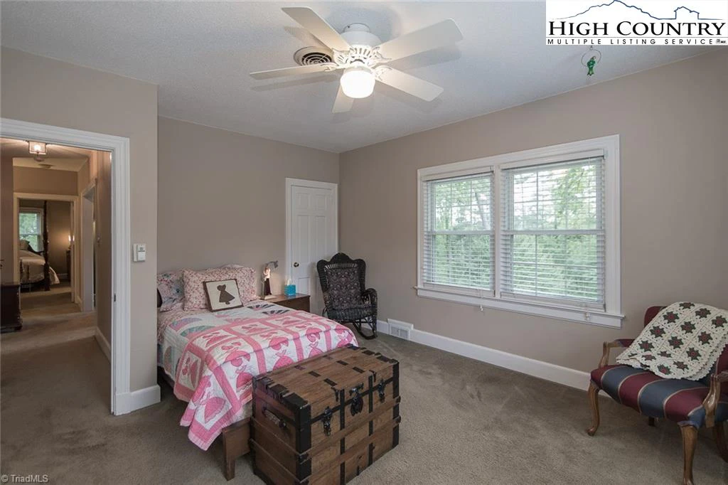Image number 9 for the current listing