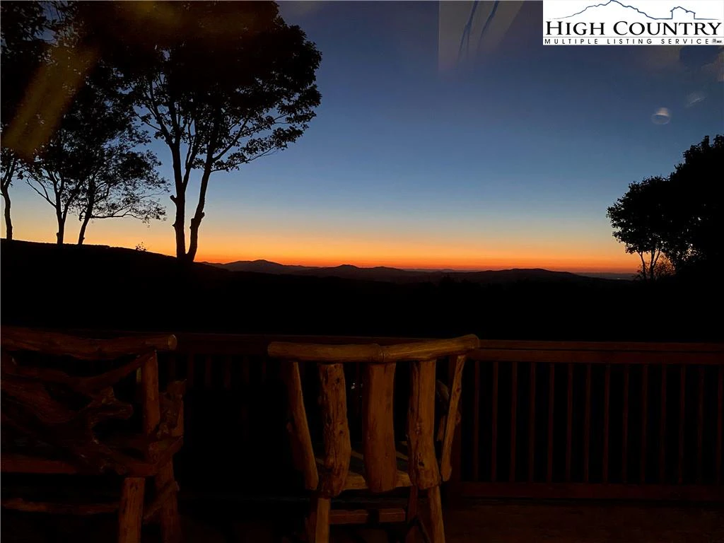Image number 5 for the current listing