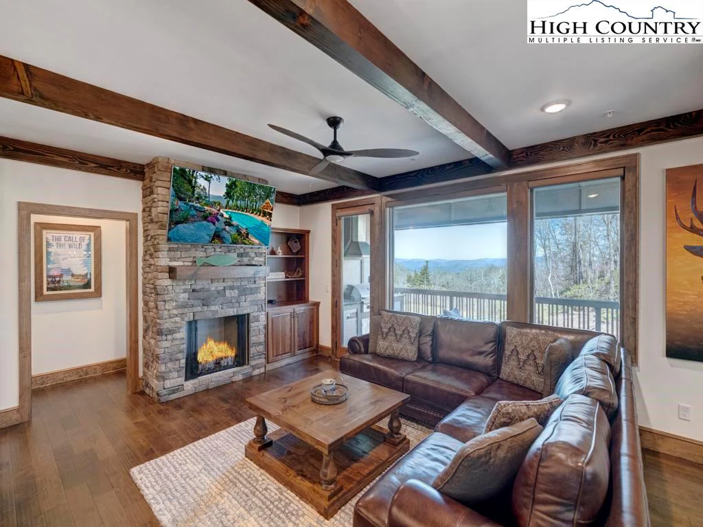 Image number 10 for the current listing