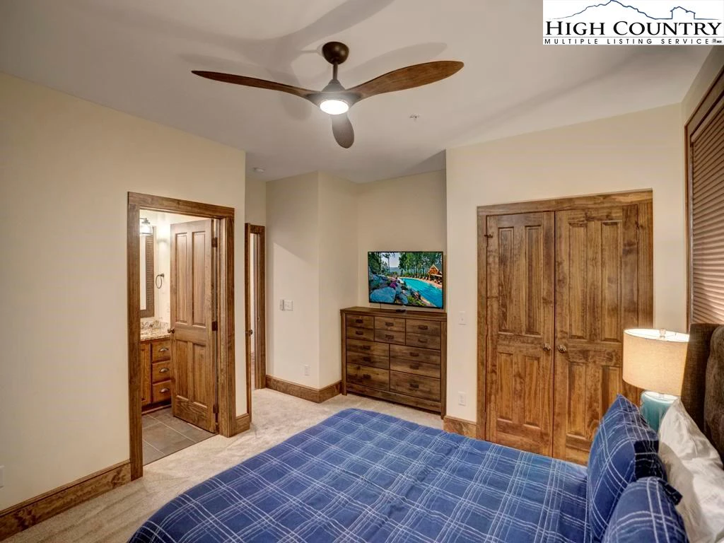 Image number 9 for the current listing