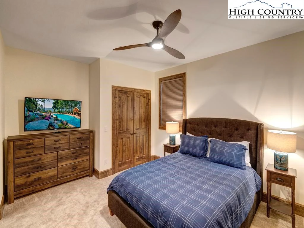 Image number 2 for the current listing