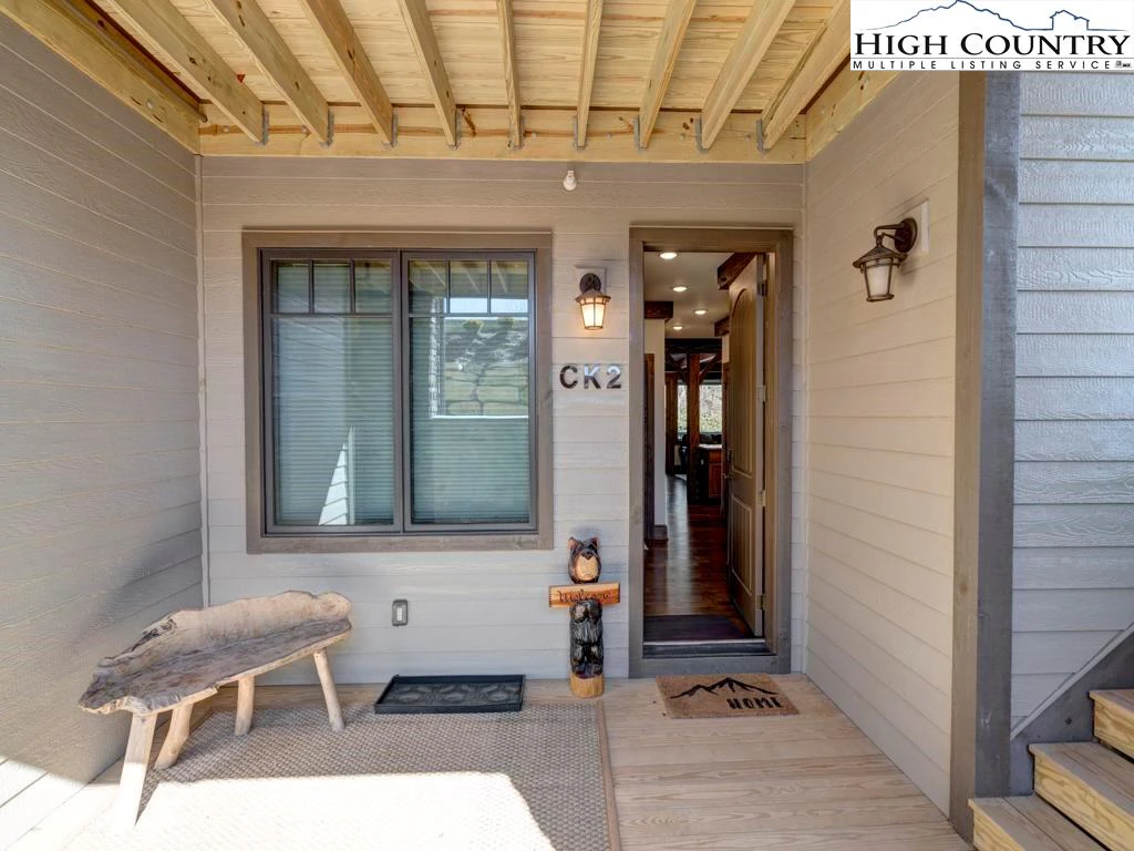 Image number 17 for the current listing