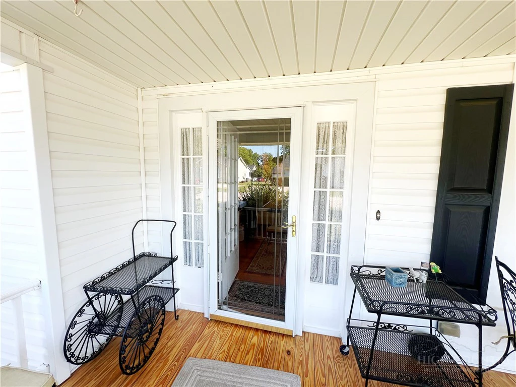 Image number 4 for the current listing