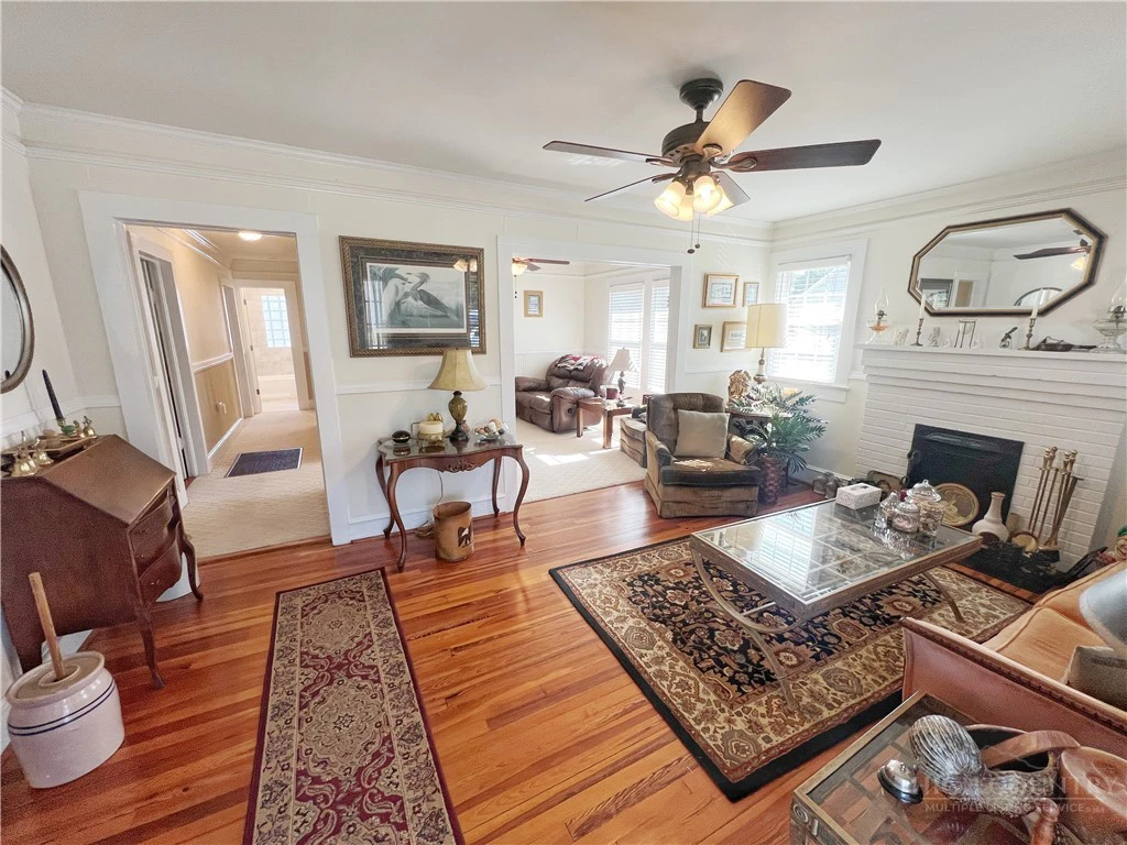 Image number 5 for the current listing