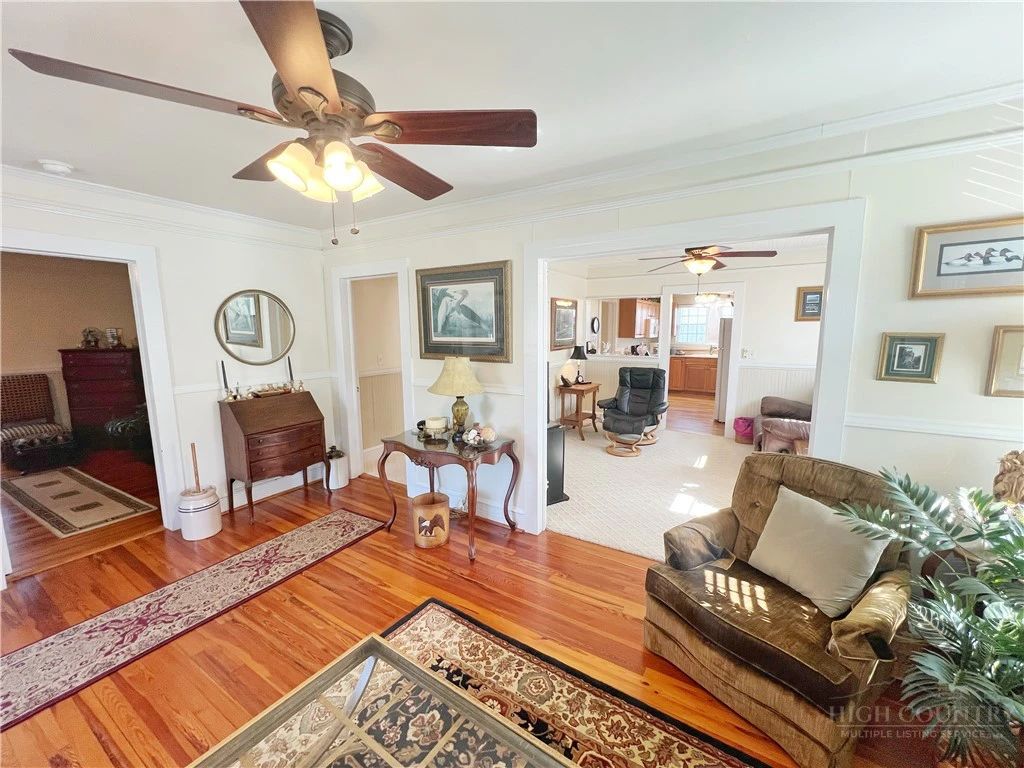 Image number 6 for the current listing