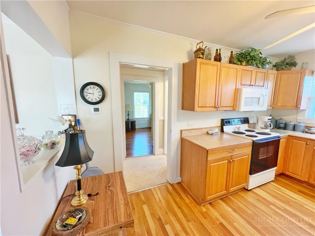 Image number 9 for the current listing