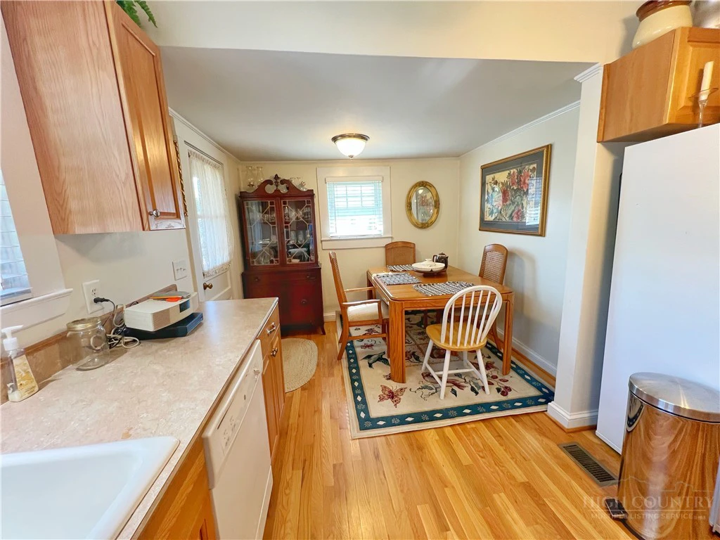 Image number 12 for the current listing