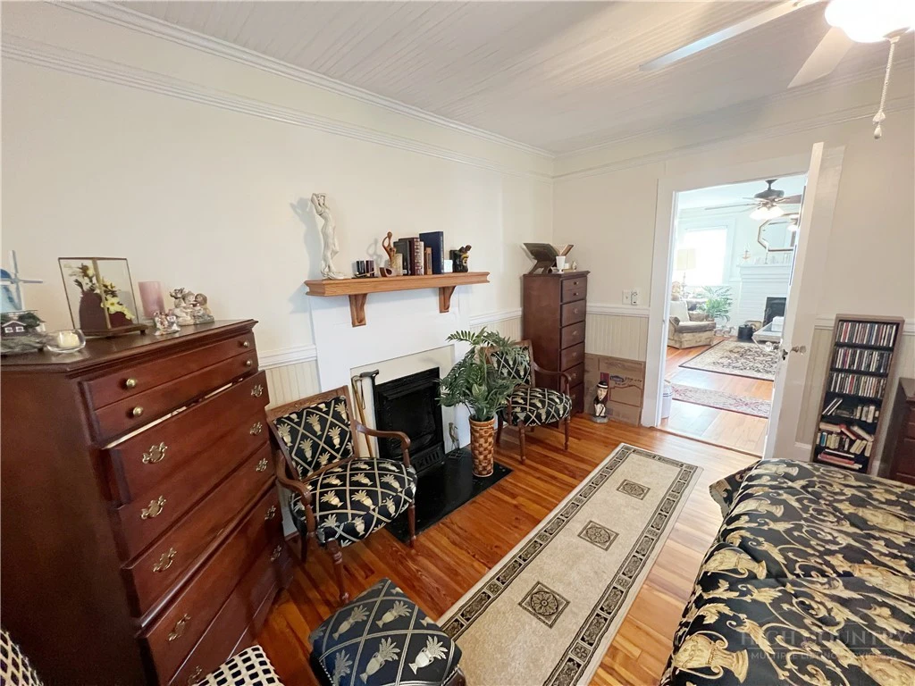 Image number 20 for the current listing