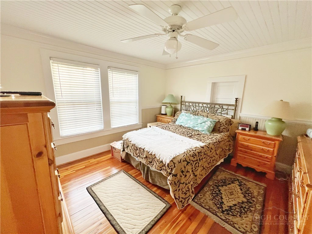 Image number 21 for the current listing