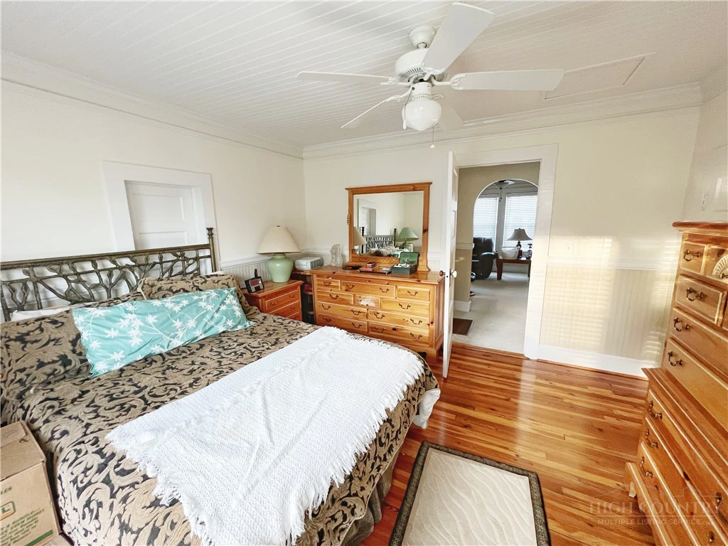 Image number 22 for the current listing
