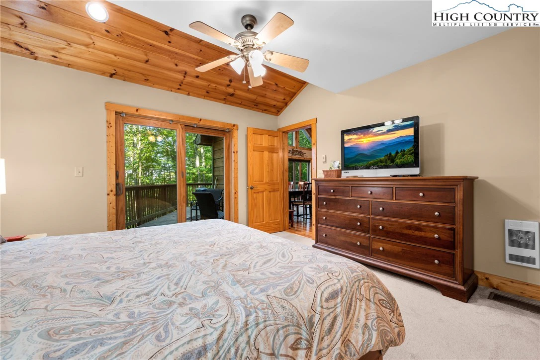 Image number 19 for the current listing