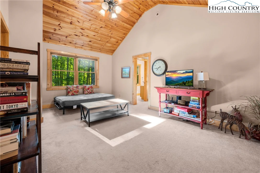 Image number 4 for the current listing