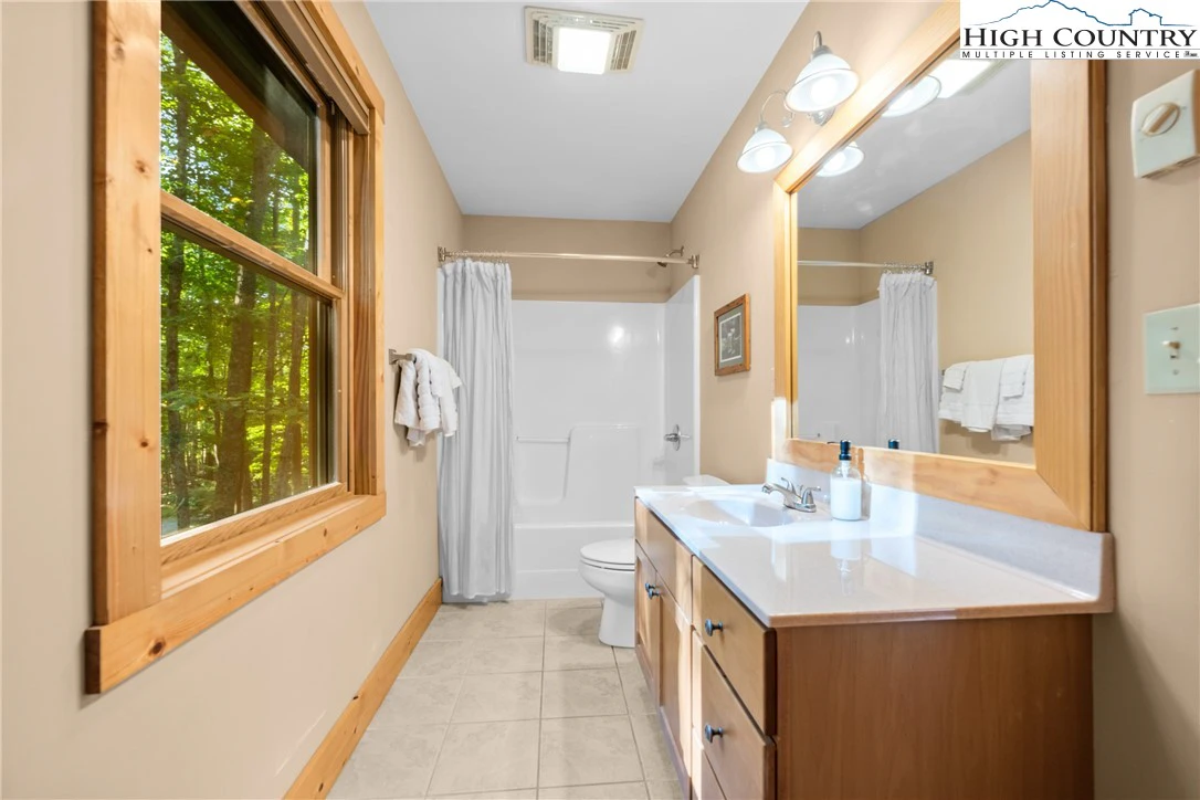 Image number 7 for the current listing