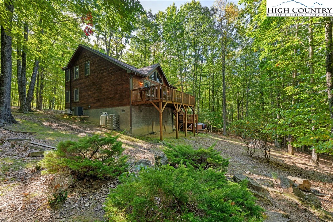 Image number 17 for the current listing