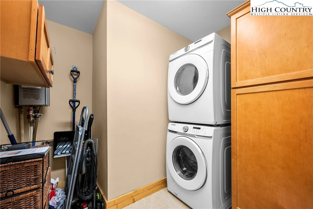 Image number 11 for the current listing